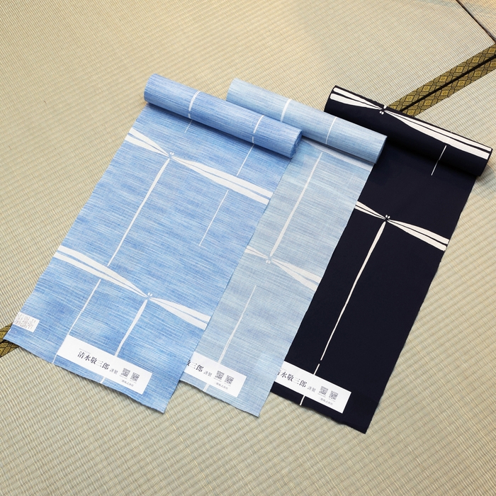 「蜻蛉(とんぼ)」(左から)柄番:345/生地:綿紬富士やま木綿(濃)、柄番:346/生地:綿紬富士やま木綿(薄)、柄番:212/生地:綿紬赤坂紬(黒)、ほかに柄番:349/綿紬赤坂紬(紺)あり