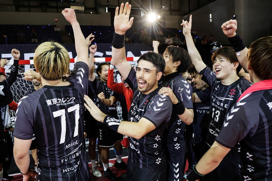 中央:キャプテン土井レミイ杏利