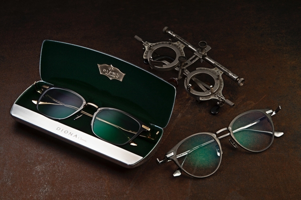 写真左　左：DIGNA Classic930右DIGNAClassic931 共に￥43,800（税込み）