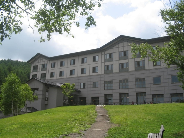 外観…標高1,400mの高原の魅力と温泉の恵みを堪能できる休暇村嬬恋鹿沢