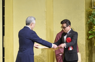 文部科学大臣賞 藤井 フミヤさん(歌手)