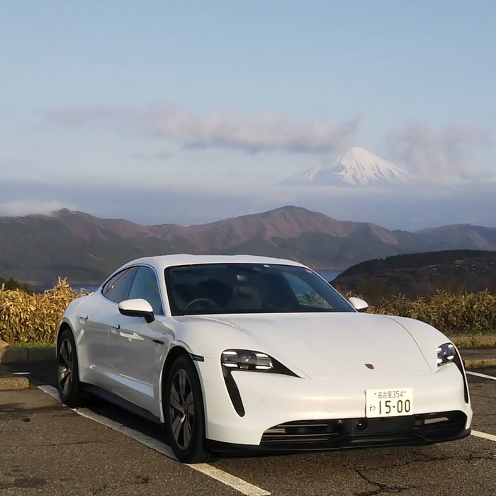 ポルシェ初のEV自動車タイカン