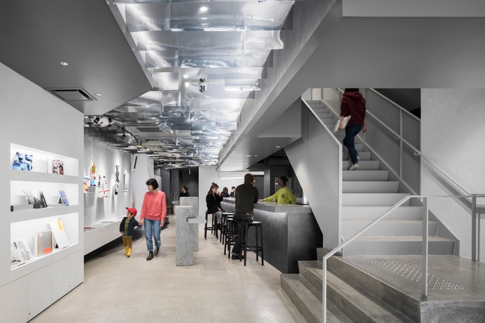 BnA Alter Museum1階Bar兼展示スペース