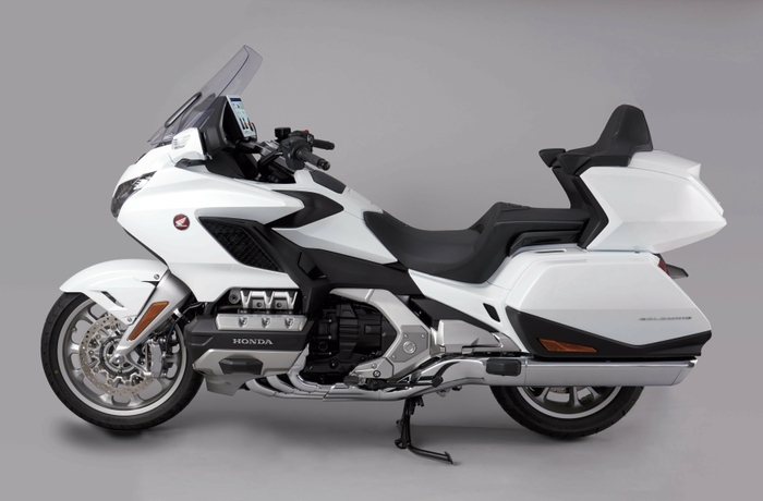 車両は市販車(Honda Gold Wing)を使用