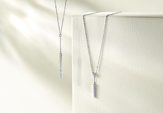 K10WG／Diamond　左からNecklace 28,000円＋Tax／Necklace 25,000円＋Tax