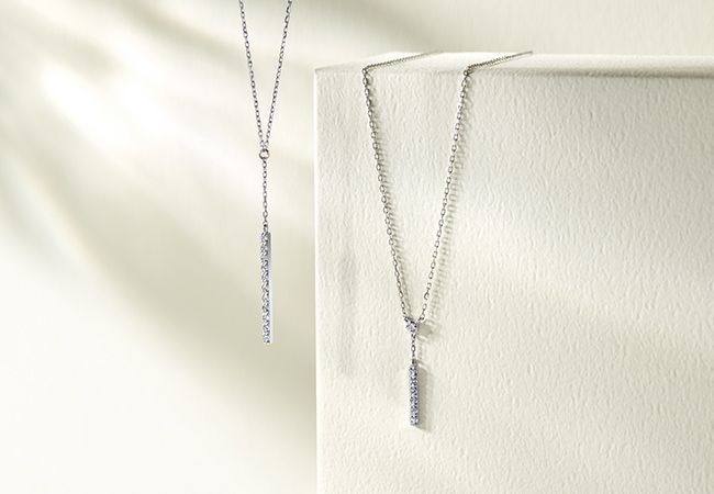 K10WG／Diamond　左からNecklace 28&#44;000円＋Tax／Necklace 25&#44;000円＋Tax