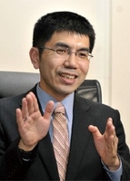 講師　小澤 信朗 行政書士