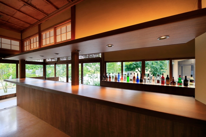 生まれ変わったラウンジバー