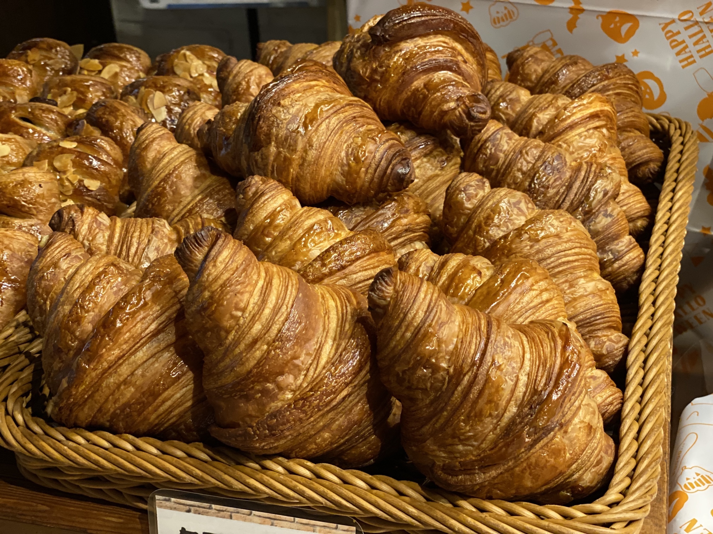 北海道産四つ葉バター使用のクロワッサン