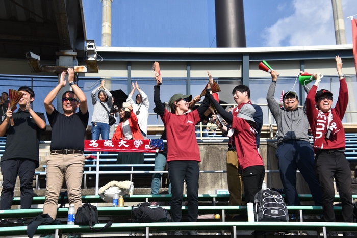 女子駅伝部の米田勝朗監督らも応援