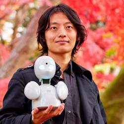 各業界のプロフェッショナルから学ぶ「チャレンジレッスン」！ 人と人をつなぐ分身ロボット「OriHime(オリヒメ)」開発者　 吉藤オリィさんによる特別授業を実施