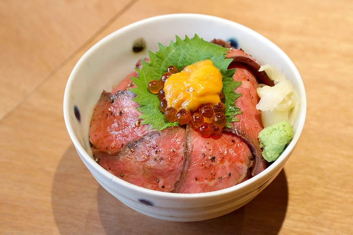 シャリdeローストビーフ丼 雲丹とイクラのせ