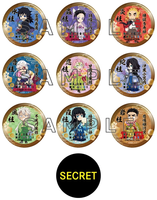 ▲【新商品】柱キラメタ缶バッジ 56mm(全10種、ランダム)/各550円(税込)