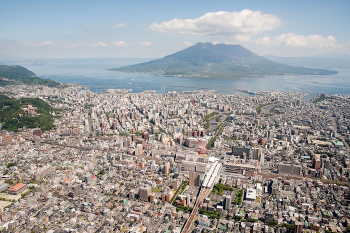 活火山・桜島と鹿児島市街地