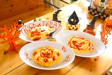 沖縄のタコライスCafe きじむなぁでハロウィンイベント開催 　オムタコにソースで絵を描く「オムタコアート」10/31まで