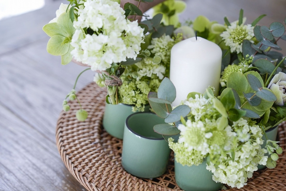 季節の花を好みのうつわに飾る楽しみ