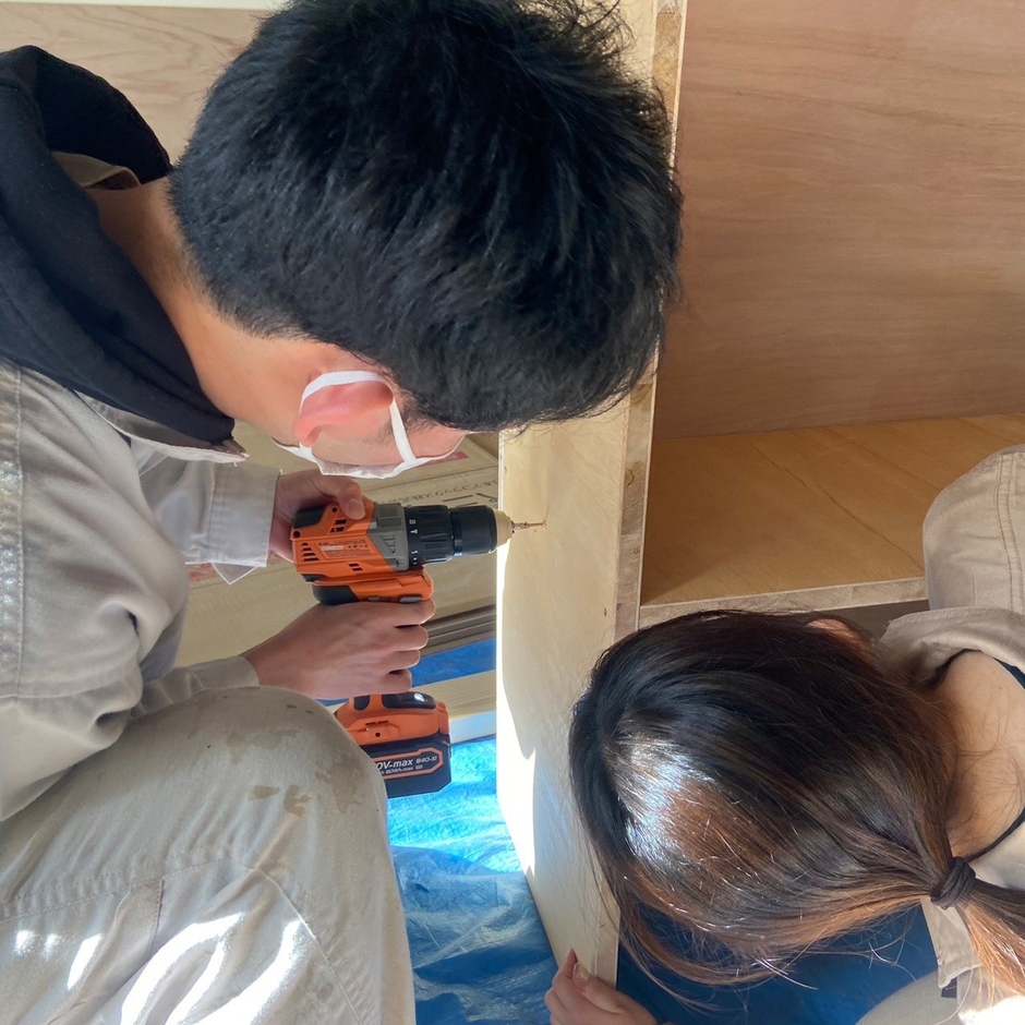 施工写真-06・食器棚の施工の様子