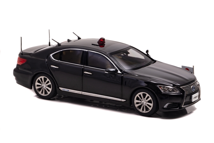 RAI'S 1/43 レクサス LS600h 2020 警察本部警備部要人警護車両(国旗掲揚仕様):右前
