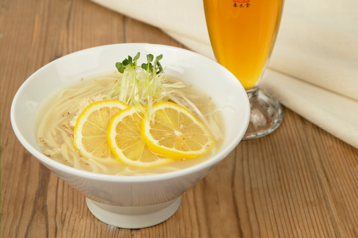 夏季限定「塩鶏レモンスープ涼麺」