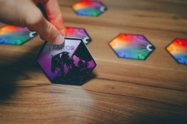 じゃんけんを考えるゲームに！ボードゲーム「Suiri/Sinri」 3月22日までCAMPFIREにて先行販売を実施中