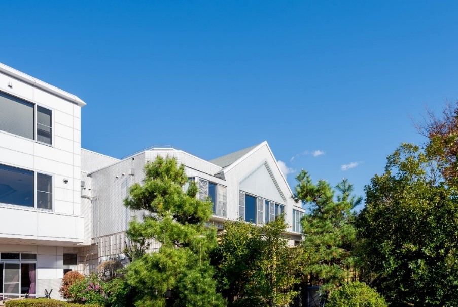 需要が高まる貸別荘に新たなスタイルが誕生! 別荘×貸し切り温泉×四川料理店「スイートヴィラ伊豆RONG」が開業