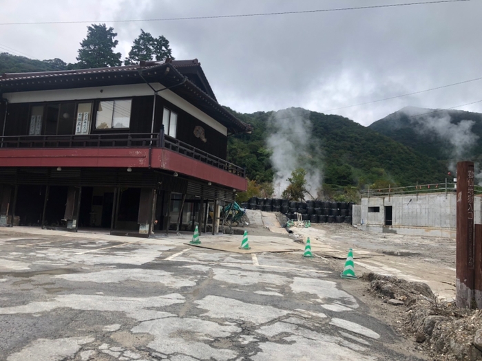 被災後の温泉神社所有のお土産品店