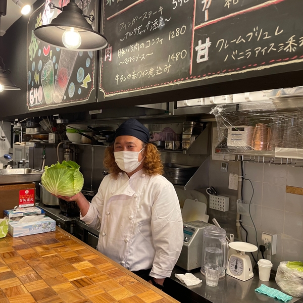 旬のキャベツを全国から取り寄せます(本日は千葉県産)