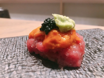 ハイコスパの本格江戸前寿司、赤阪「鮨　いつみ」が トロや雲丹など贅沢なおまかせにぎりのコースランチをスタート