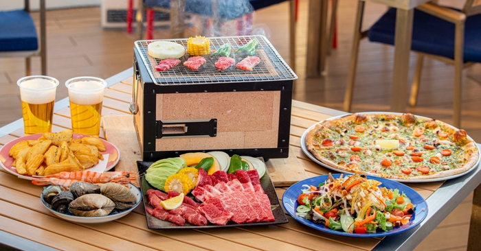 ▲ピザやサラダも楽しめる焼肉のフードコート