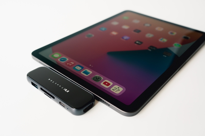 Jet Glass 6-in-1 USB-C Hub 使用例