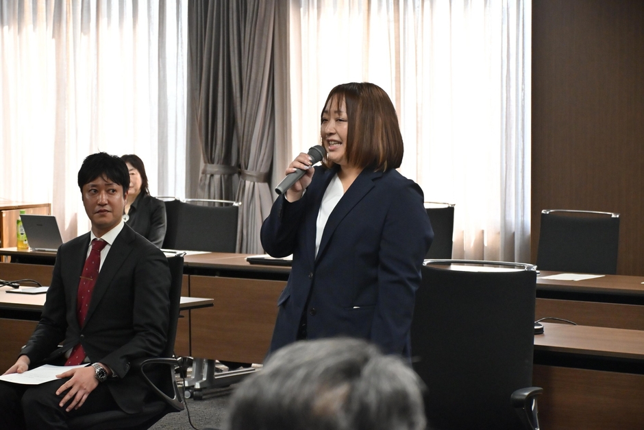 今後への決意を述べる髙橋助教