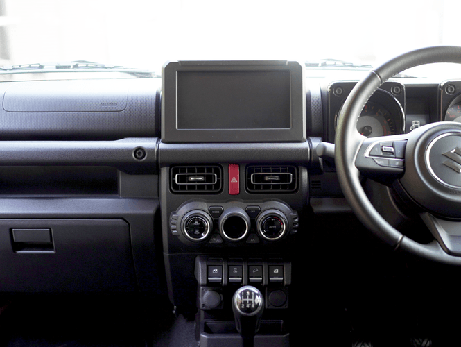 純正インパネ（「0DINパネル™︎キット」装着前）