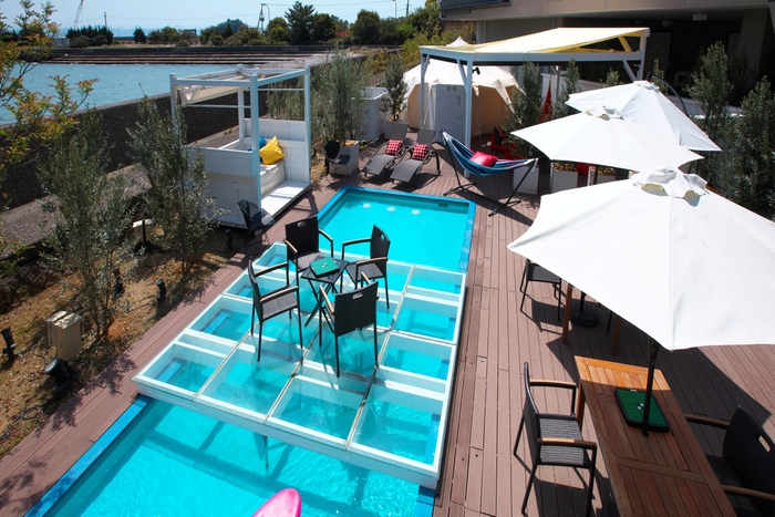 潮風を感じながらデッキテラス付のプライベート空間で最幸の一日を