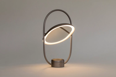 フロアライト・ミラー・アロマディフューザーの3in1製品 「Lei light reflection」の国内販売をMakuakeでスタート