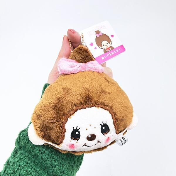 モンチッチのフェイスデザインが愛らしすぎる。かわいくも便利に使えるぬいぐるみミラーです。