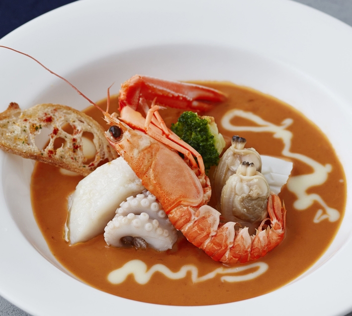 ラングスティーヌと海の幸のビスク仕立て【ディナー限定】