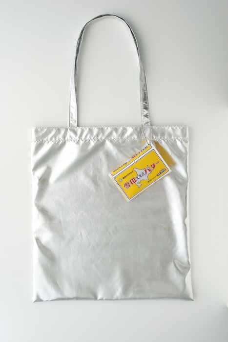 特別付録:「雪印北海道バター」そのままポーチ&シルバーエコバッグ 使用例