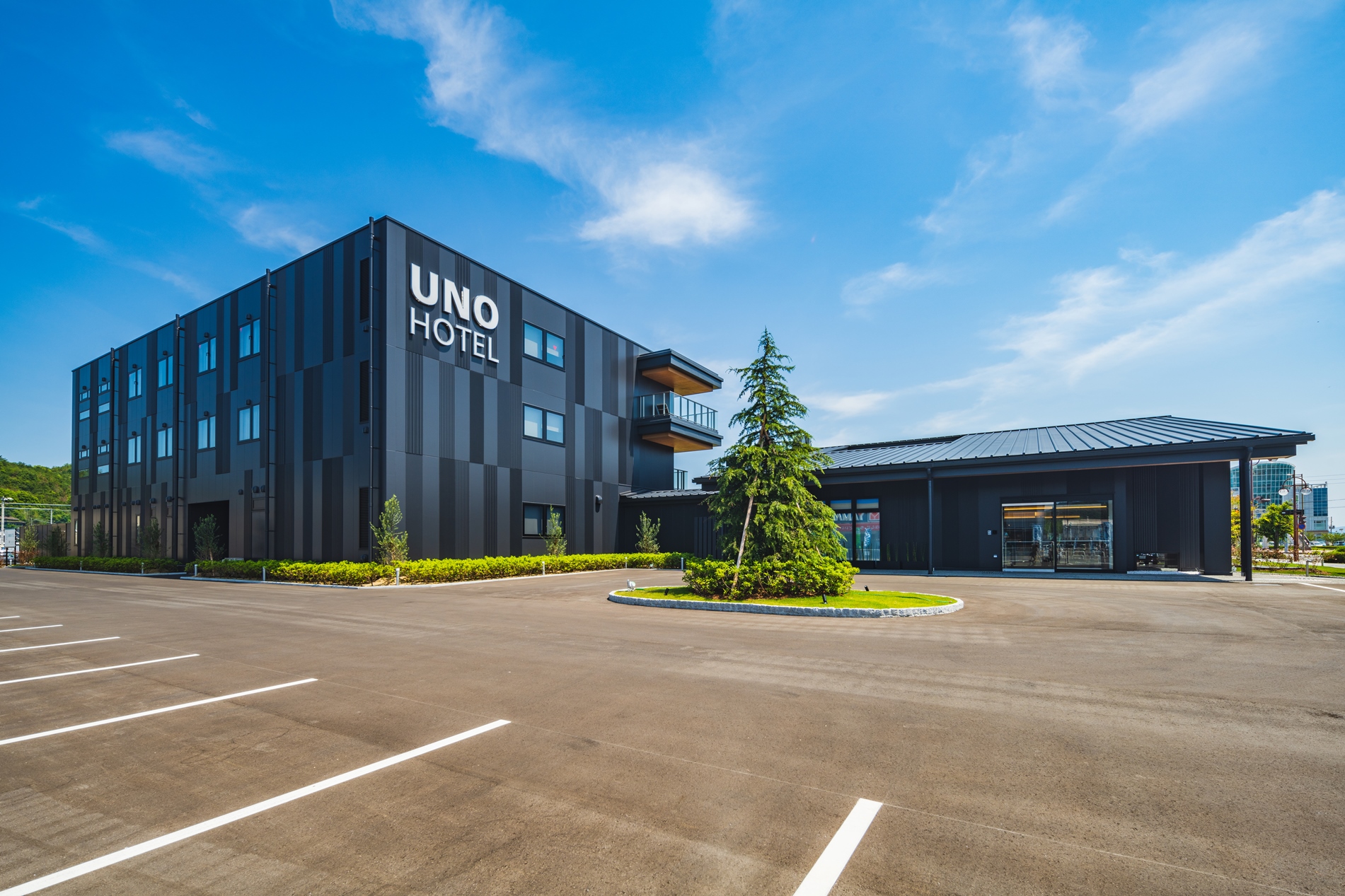 瀬戸内海ブルーをテーマに。ハンディキャップアートを9点展示!