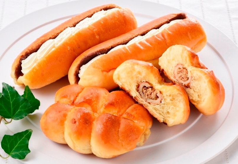 プルマンベーカリー コッペパン(写真上)