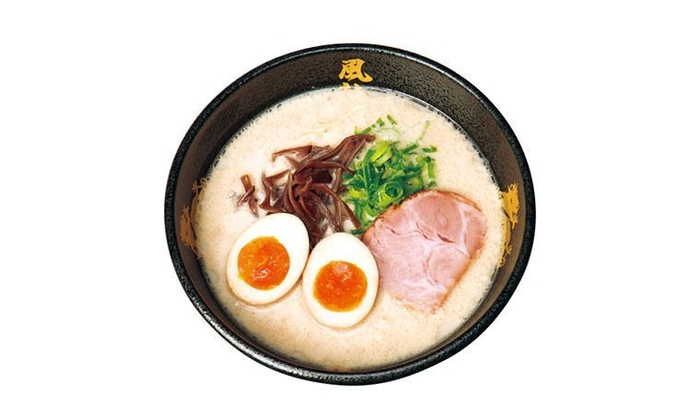 スープが絡む細麺やクリーミーなスープが特徴！