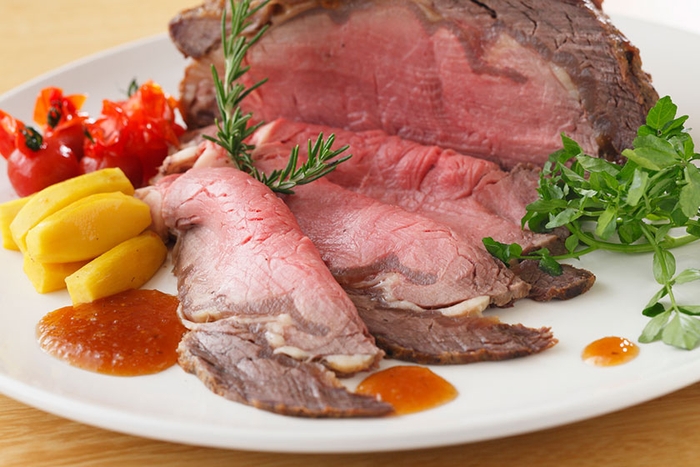 低温でじっくりと火を通したしっとりした肉質をお楽しみください。ご提供は8月31日まで