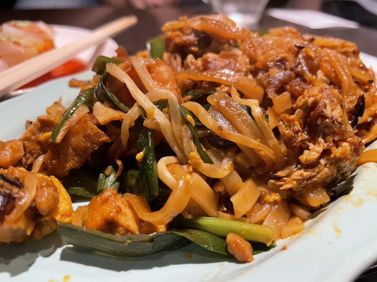 渋谷【タイのシェフとアイドルのコラボ】「秘密CAFEグリーンカレー屋さん」がオープン