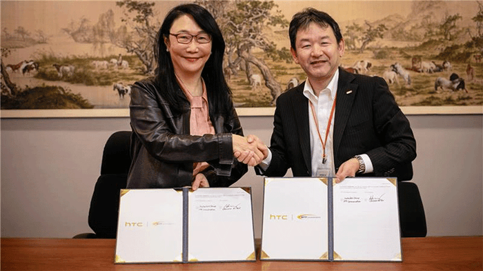 写真左:HTC Corporation 会長 最高経営責任者 Cher Wang 写真右:NTTコミュニケーションズ株式会社 常務執行役員 ビジネスソリューション本部長 井上 睦宏