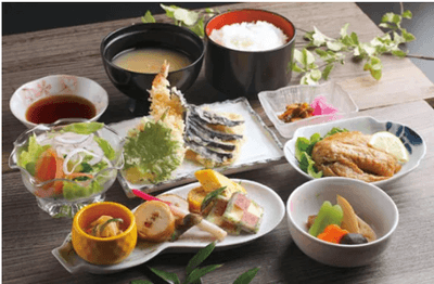 赤いベレー レストラン鶴