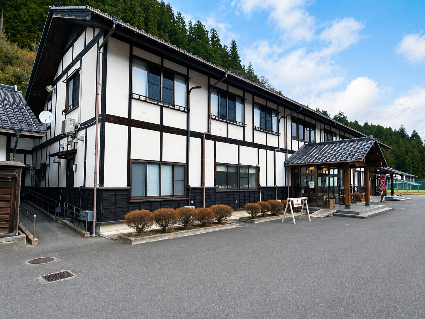 日本初！愛犬と過ごす芸術空間「苔美術館ホテル旅人」