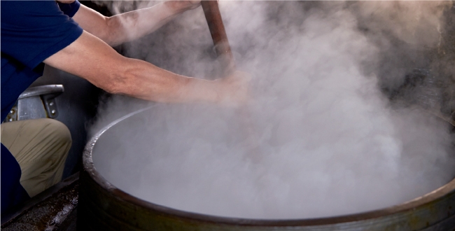 命のスープを生み出す「築炉釜」