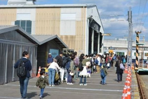 事前応募制　11月3日(金・祝)、 「鉄道の日 はんしんまつり 2017」を開催！！ 過去最大7,000名をご招待！　 ～「電車と綱引き体験」や「洗車機通過体験」など充実の内容！～
