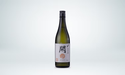 「宝船浪の音 純米酒　閖（ゆり）」 口当たり軽く、後味はキレのあるすっきりとした飲み心地です。宮城名取産米を60％まで磨き、肥沃な農地から汲み上げた名取川の伏流水を仕込み水として丁寧に仕込みました。
