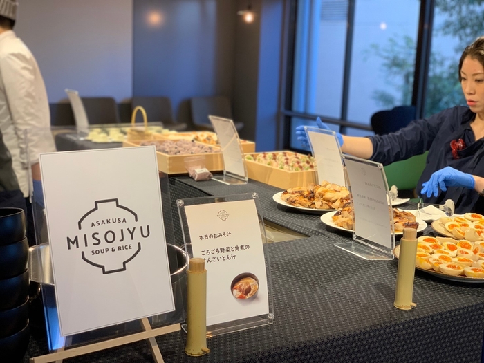 おなじみのロゴでお迎えします