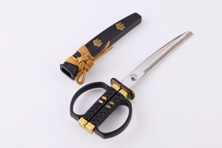 豊臣秀長になりきって一刀両断！ 刃物の町岐阜県関市から 秀長の愛刀をイメージしたハサミを1月14日に発売！